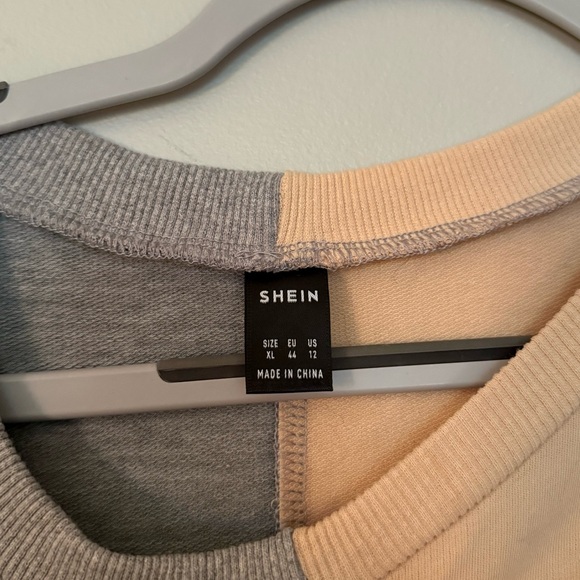 Shein Graphic Crewneck - Picture 4 of 5